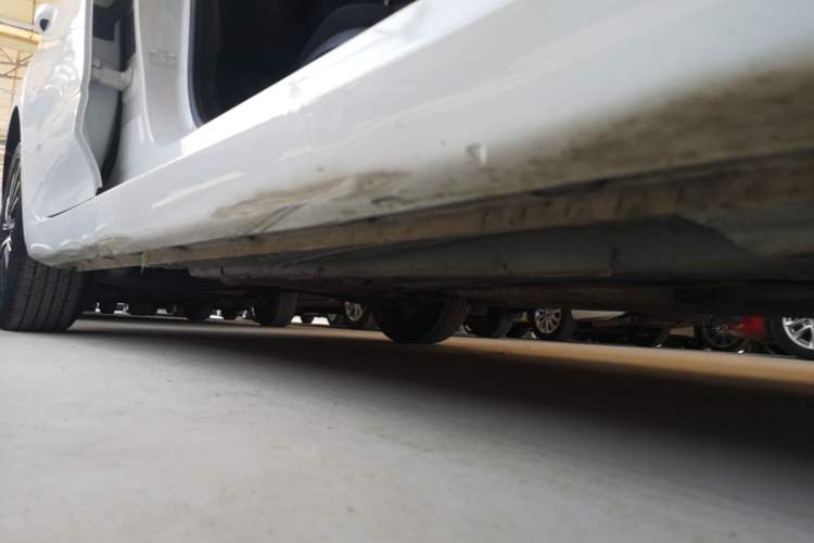 Used Roewe i5 2021 1.5L Manual Platinum Edition Right Side Sill