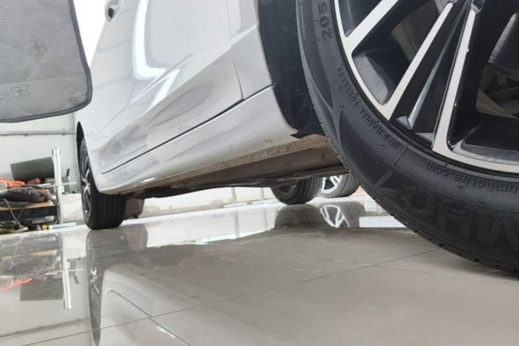 Used Roewe i5 2021 Revised Version 1.5L CVT Diamond Edition Right Side Sill