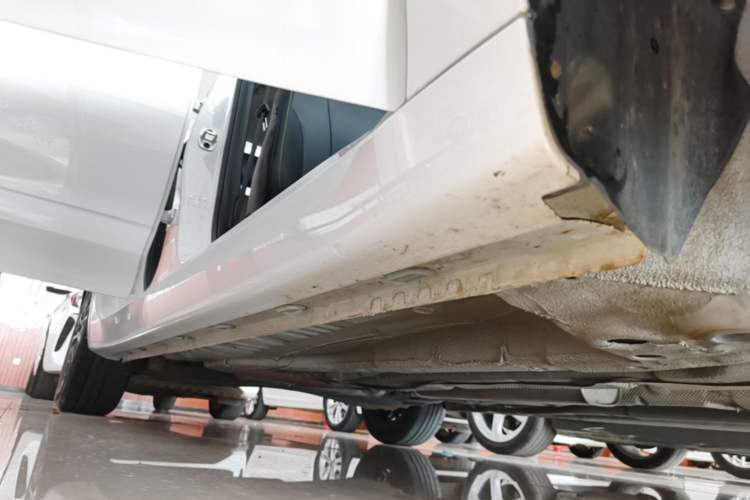 Used Roewe i5 2021 Revised Version 1.5L CVT Diamond Edition Right Side Sill