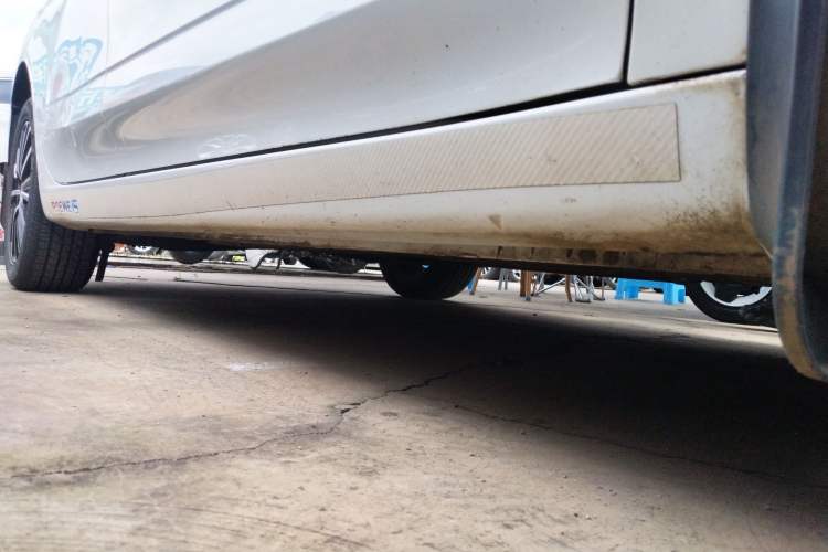 Used Roewe i5 2021 Revised Version 1.5L CVT Diamond Edition Right Side Sill