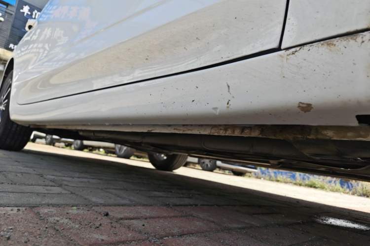 Used Roewe i5 2021 Revised Version 1.5L CVT Diamond Edition Right Side Sill