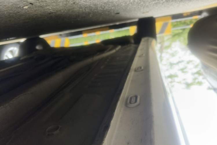 Used Roewe i5 2021 1.5L Manual Platinum Edition Right Side Sill