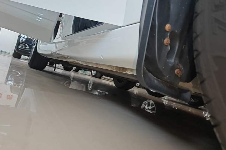 Used Roewe i5 2021 1.5L CVT Platinum Edition Right Side Sill