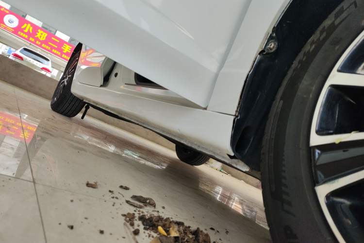 Used Roewe i5 2021 1.5L CVT Platinum Edition Right Side Sill