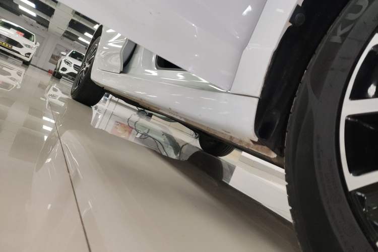 Used Roewe i5 2021 Revised Version 1.5L CVT Diamond Edition Right Side Sill