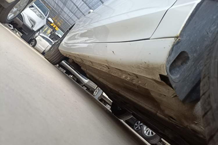 Used Roewe i5 2021 1.5L Manual Platinum Edition Right Side Sill