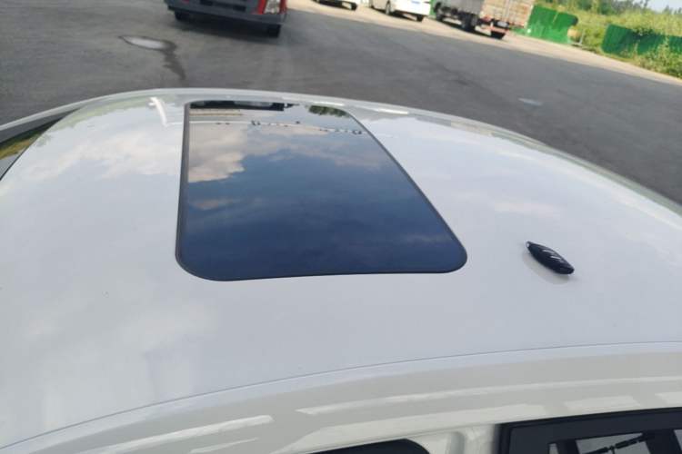 Used Roewe i5 2021 Revised Version 1.5L CVT Diamond Edition Roof