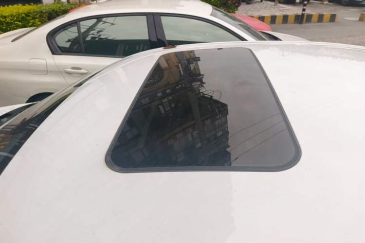 Used Roewe i5 2021 1.5L CVT Platinum Edition Roof
