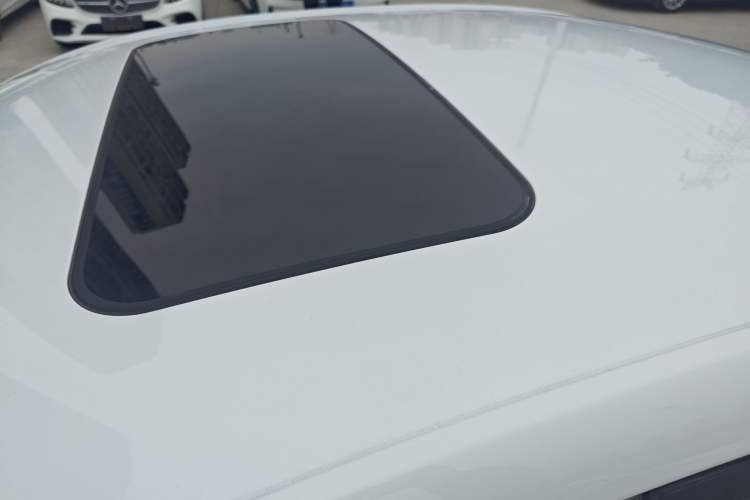 Used Roewe i5 2021 Revised Version 1.5L CVT Diamond Edition Roof