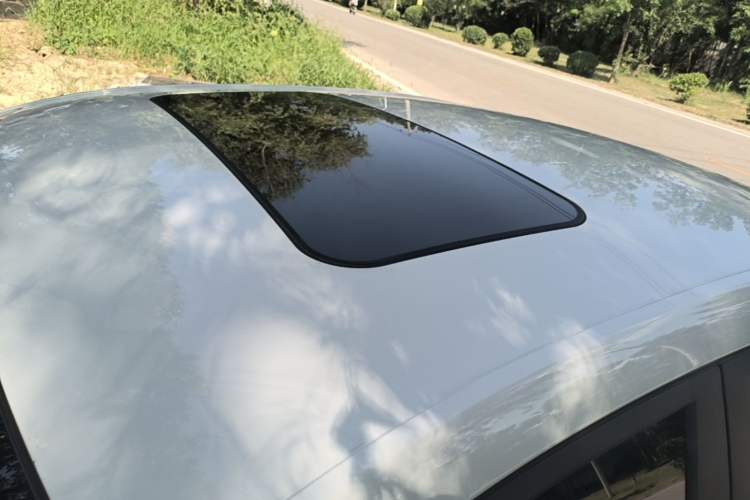 Used Roewe i5 2021 1.5L CVT Platinum Edition Roof