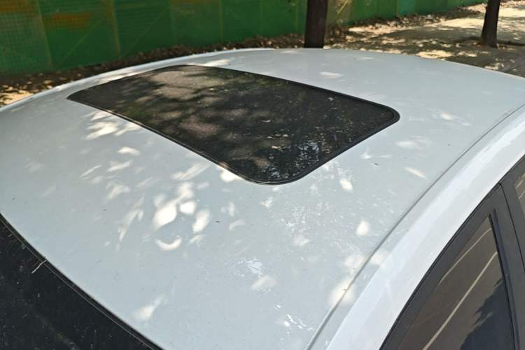 Used Roewe i5 2021 1.5L CVT Diamond Edition Roof