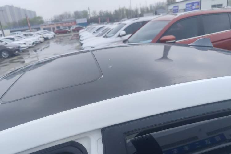 Used Roewe i5 2021 1.5L CVT Starry Edition Roof