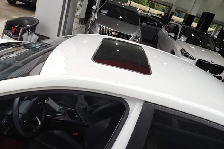 Used Roewe i5 2021 1.5L CVT Diamond Edition Roof