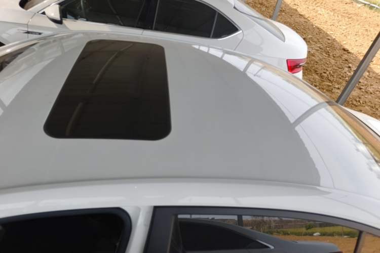 Used Roewe i5 2021 1.5L Manual Comfort Edition Roof