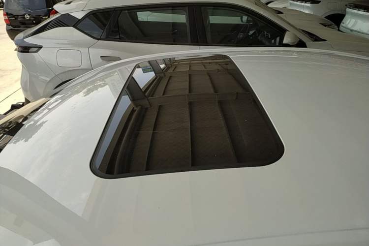 Used Roewe i5 2021 1.5L CVT Platinum Edition Roof