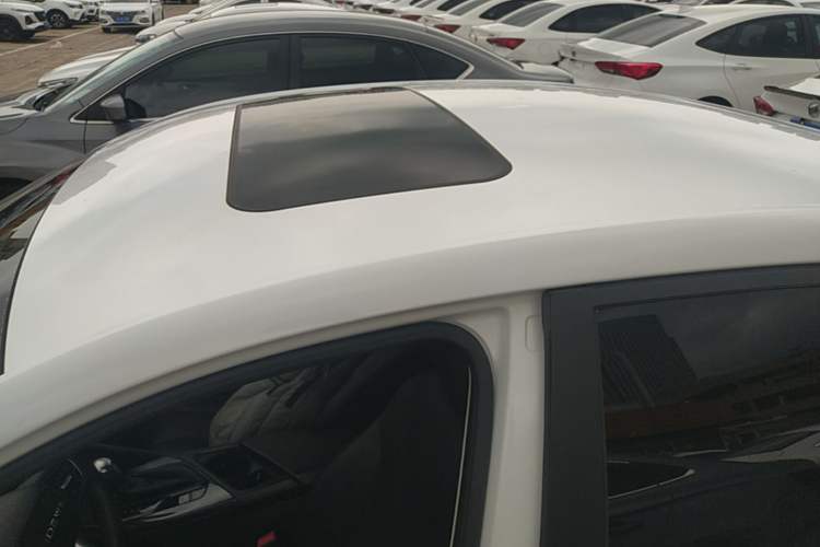 Used Roewe i5 2021 1.5L CVT Diamond Edition Roof
