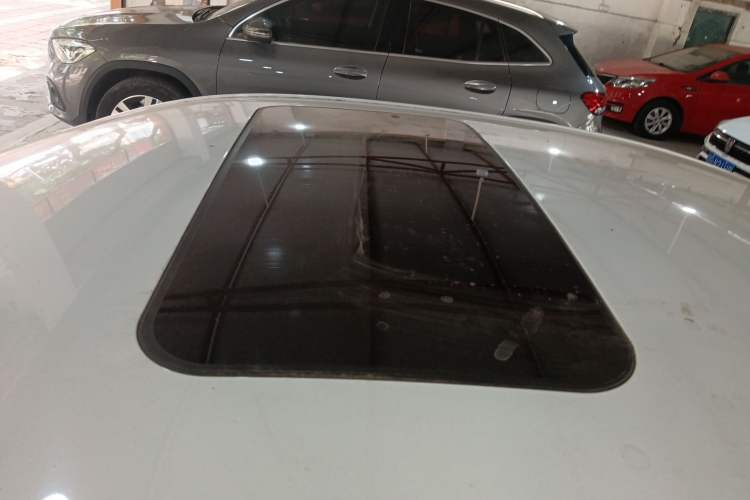 Used Roewe i5 2021 1.5L CVT Platinum Edition Roof