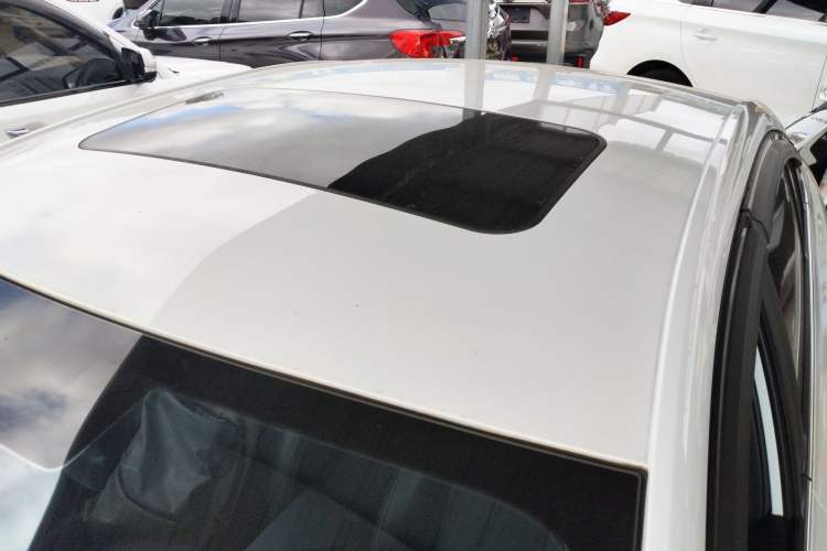 Used Roewe i5 2021 Revised Version 1.5L CVT Diamond Edition Roof
