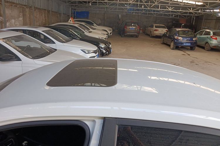Used Roewe i5 2021 1.5L CVT Platinum Edition Roof