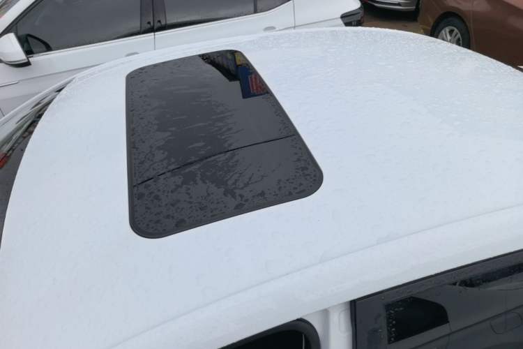 Used Roewe i5 2021 1.5L CVT Diamond Edition Roof