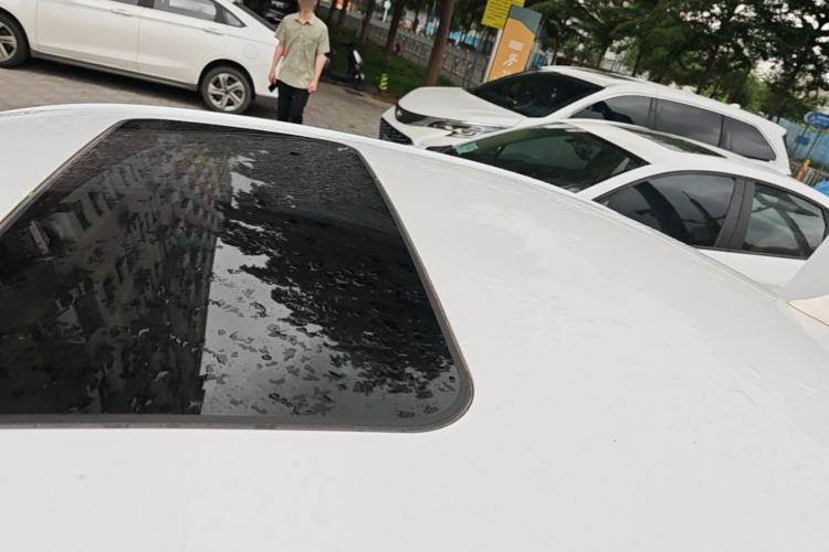 Used Roewe i5 2021 1.5L CVT Platinum Edition Roof