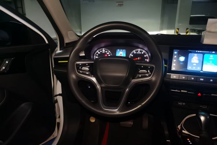 Used Roewe i5 2021 1.5L CVT Black Gold Edition Steering Wheel