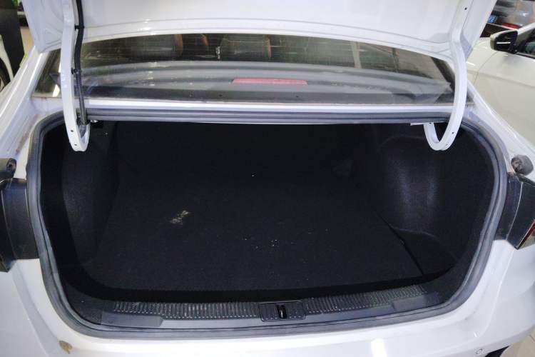 Used Roewe i5 2021 Revised 1.5L CVT Starry Edition Trunk