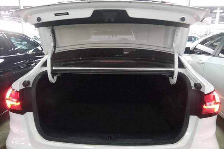 Used Roewe i5 2021 1.5L CVT Platinum Edition Trunk