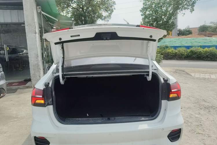 Used Roewe i5 2021 Revised Version 1.5L CVT Diamond Edition Trunk