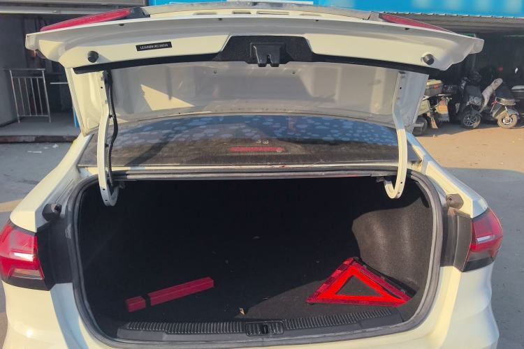 Used Roewe i5 2021 Revised Version 1.5L CVT Diamond Edition Trunk
