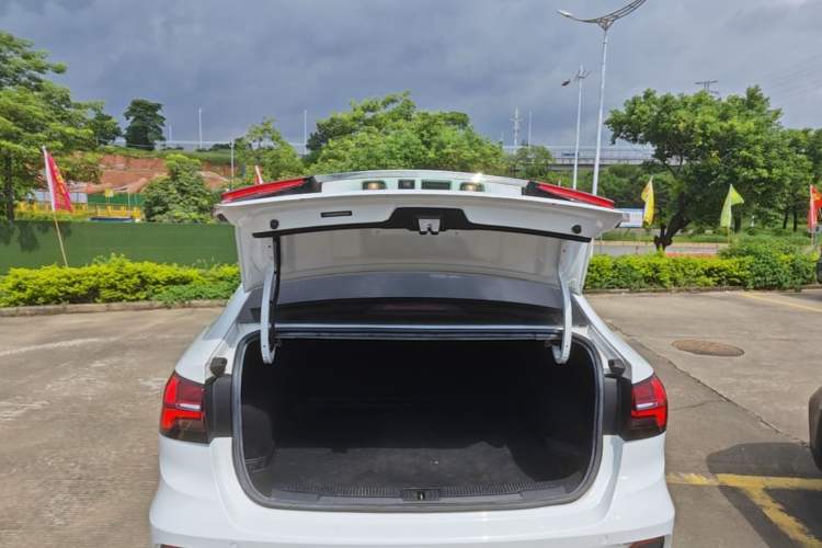 Used Roewe i5 2021 1.5L CVT Diamond Edition Trunk