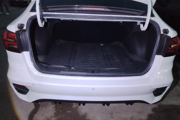 Used Roewe i5 2021 1.5L CVT Starry Edition Trunk