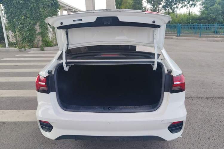 Used Roewe i5 2021 Revised Version 1.5L CVT Diamond Edition Trunk