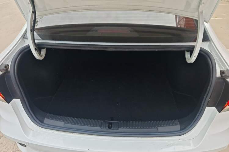Used Roewe i5 2021 1.5L Manual Diamond Edition Trunk