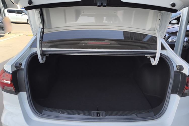 Used Roewe i5 2021 Revised Version 1.5L CVT Diamond Edition Trunk