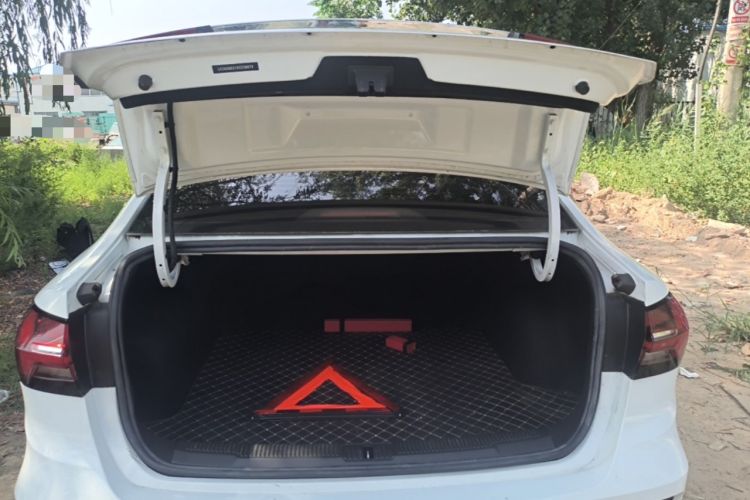 Used Roewe i5 2021 1.5L CVT Platinum Edition Trunk