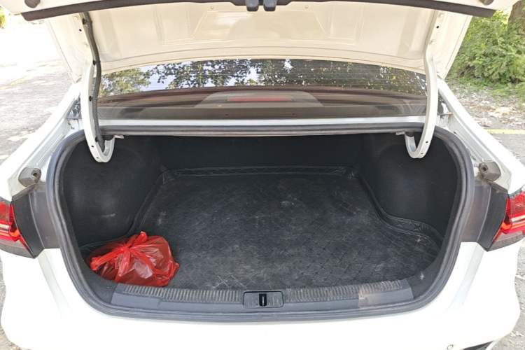 Used Roewe i5 2021 1.5L CVT Platinum Edition Trunk