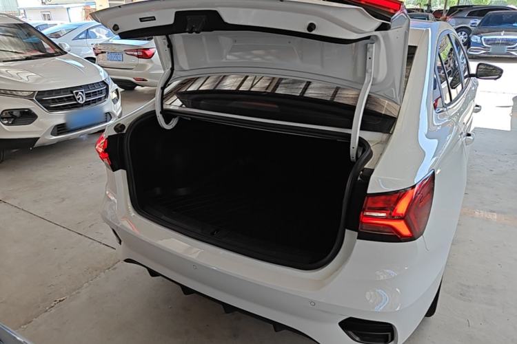 Used Roewe i5 2021 Revised Version 1.5L CVT Diamond Edition Trunk