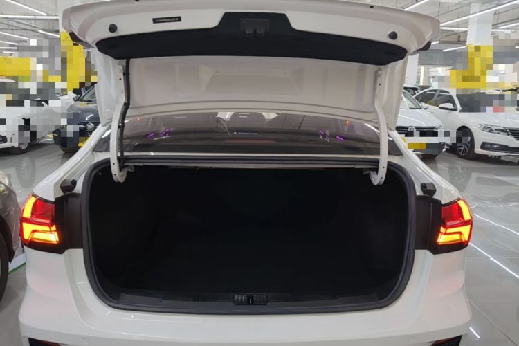 Used Roewe i5 2021 Revised Version 1.5L CVT Diamond Edition Trunk