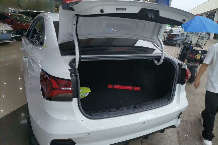 Used Roewe i5 2021 Revised Version 1.5L CVT Diamond Edition Trunk