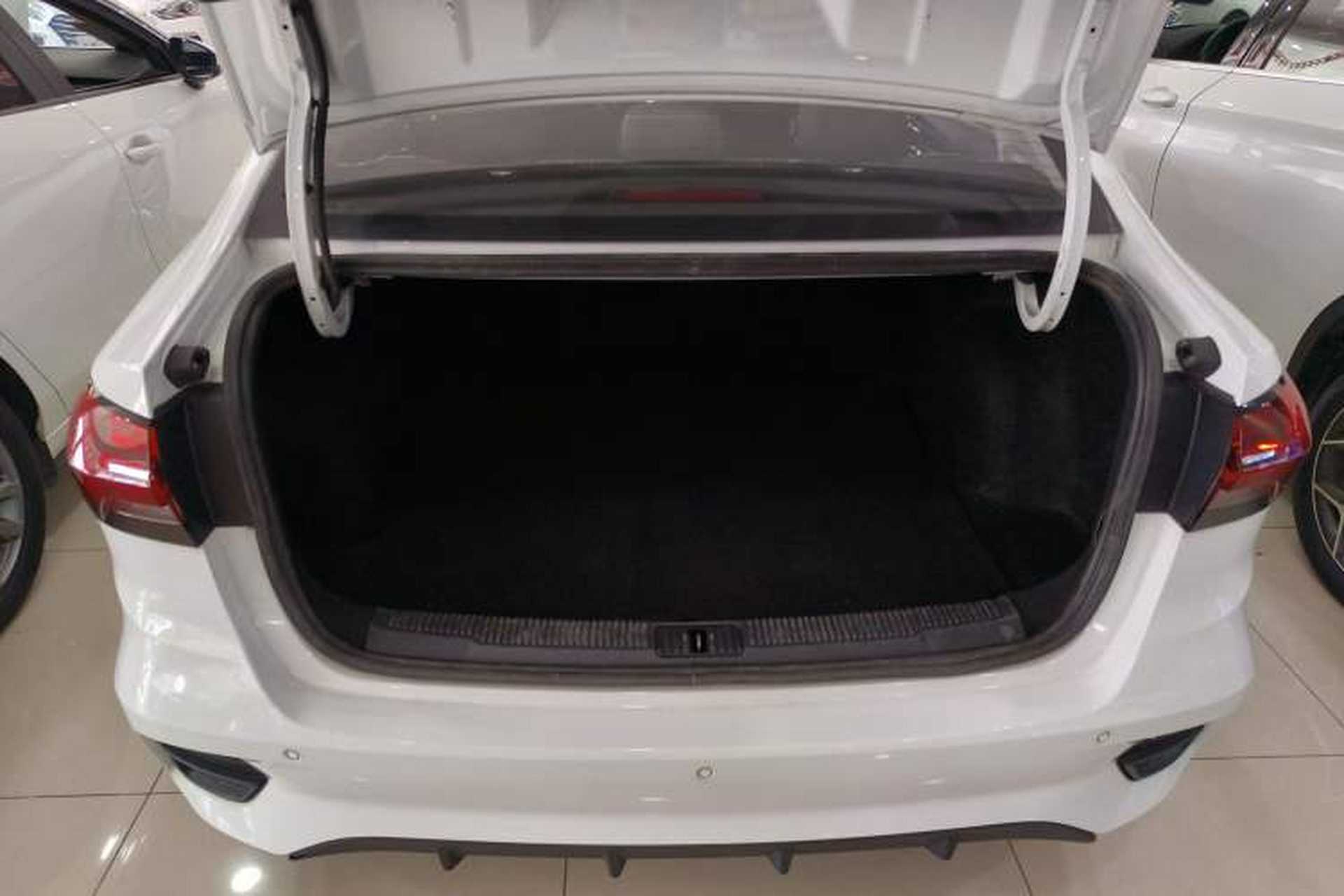Used Roewe i5 2021 1.5L CVT Platinum Edition Trunk