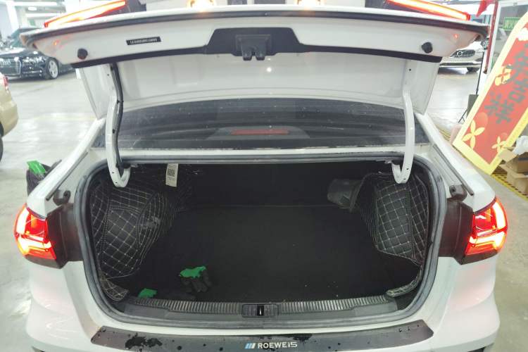 Used Roewe i5 2021 1.5L Manual Platinum Edition Trunk
