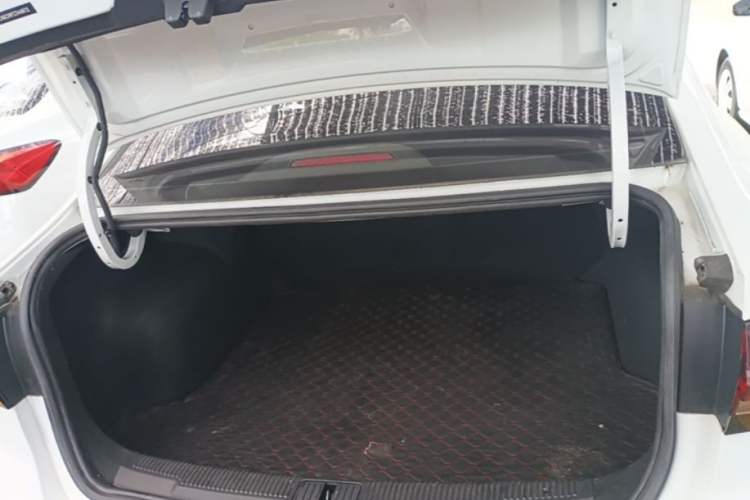 Used Roewe i5 2021 1.5L CVT Platinum Edition Trunk