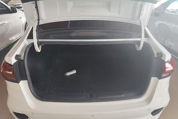 Used Roewe i5 2021 1.5L CVT Diamond Edition Trunk