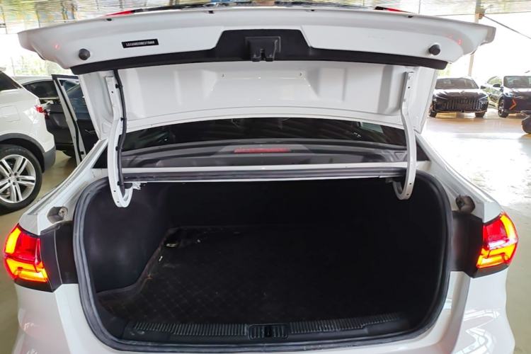 Used Roewe i5 2021 1.5L Manual Platinum Edition Trunk