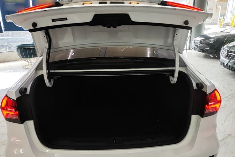 Used Roewe i5 2021 Revised Version 1.5L CVT Diamond Edition Trunk