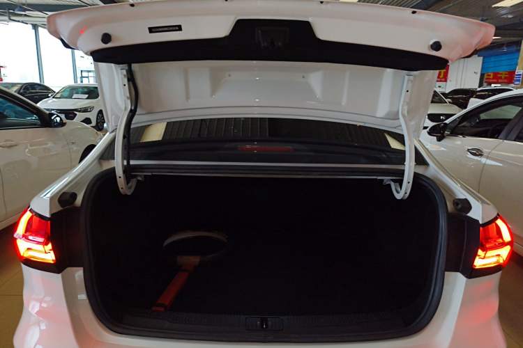 Used Roewe i5 2021 Revised Version 1.5L CVT Diamond Edition Trunk