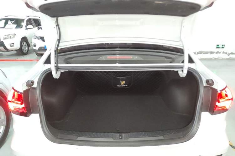 Used Roewe i5 2021 Revised Version 1.5L CVT Diamond Edition Trunk