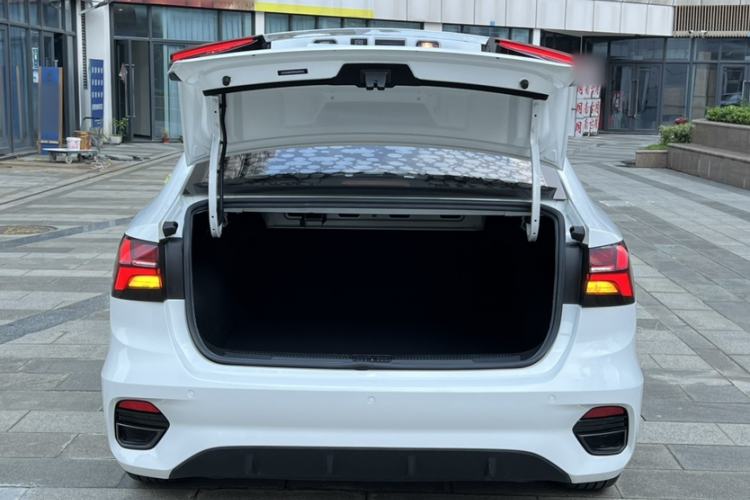 Used Roewe i5 2021 Revised Version 1.5L CVT Diamond Edition Trunk