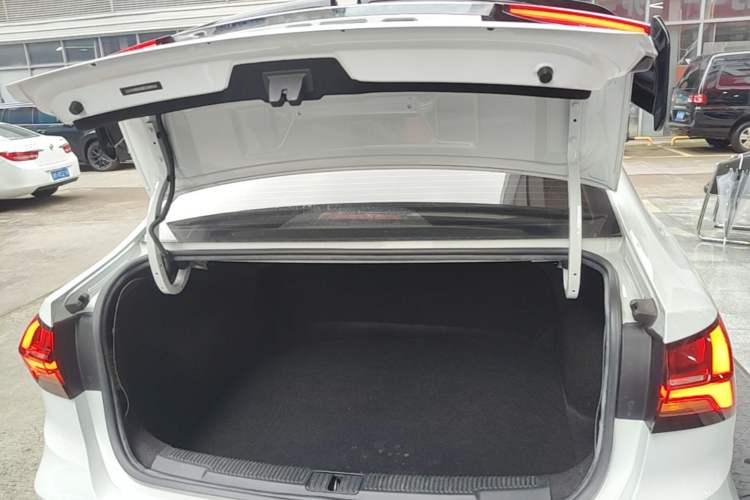 Used Roewe i5 2021 1.5L CVT Diamond Edition Trunk